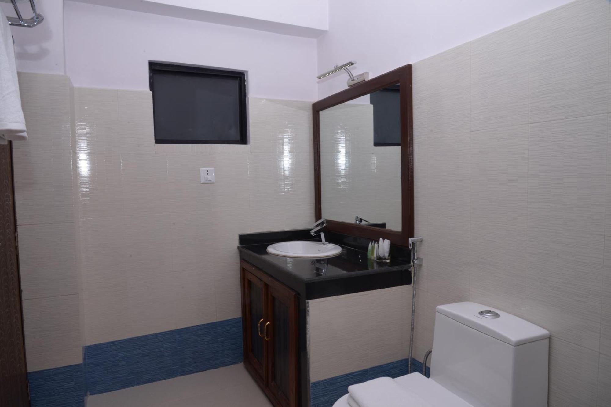 Hotel Raniban Arcade Pokhara Exteriör bild