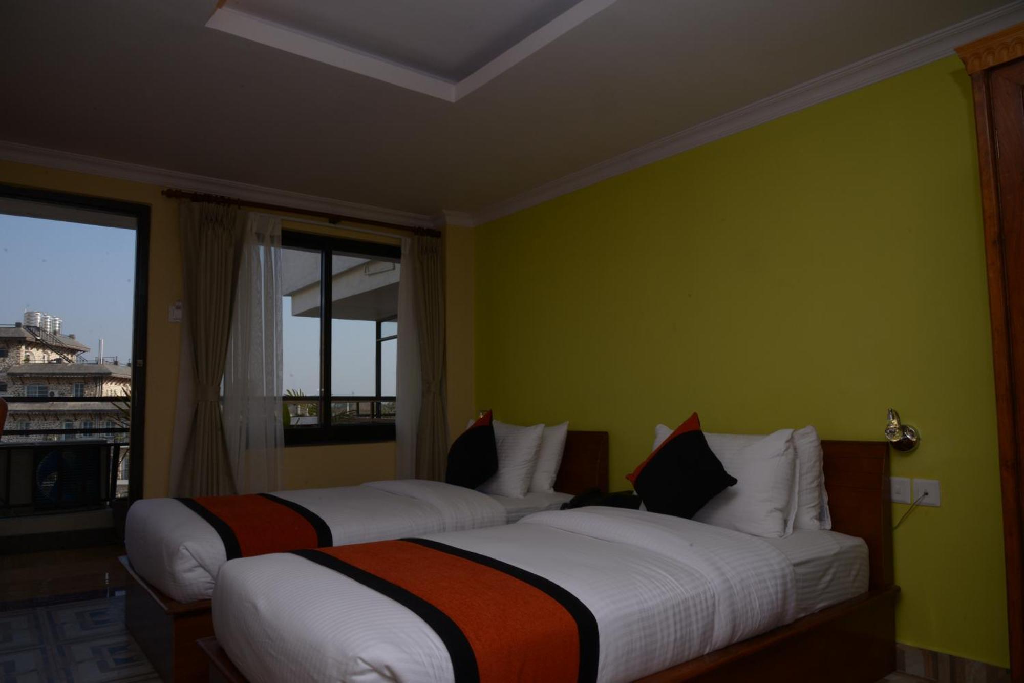 Hotel Raniban Arcade Pokhara Exteriör bild