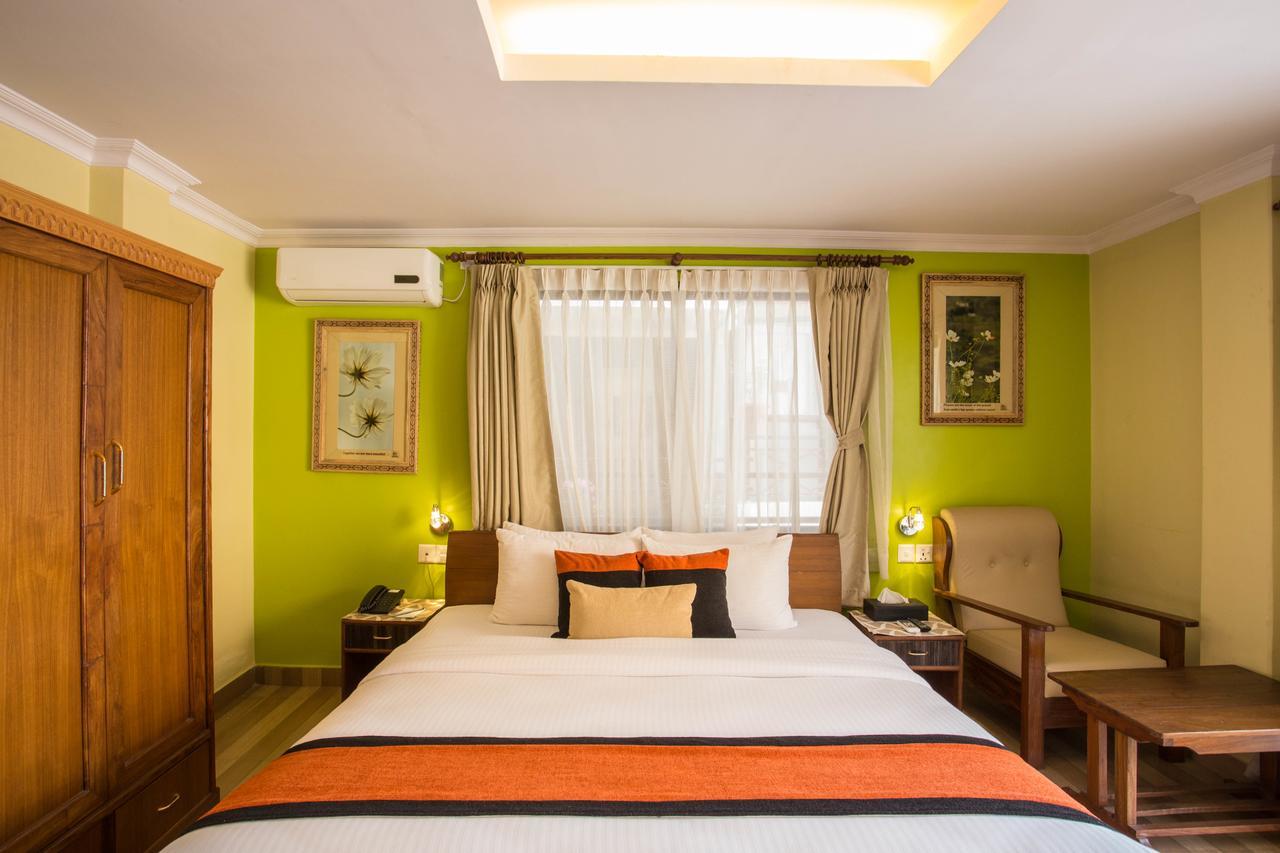 Hotel Raniban Arcade Pokhara Exteriör bild